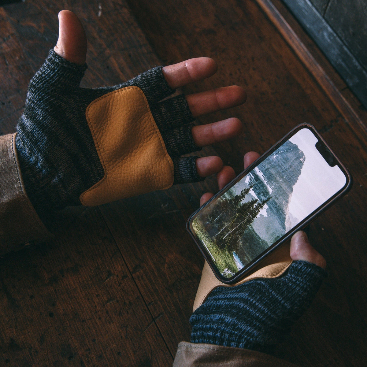 Fingerless Gloves - Glacier & Natural Deerskin – Bradley Mountain